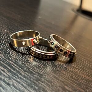 Spiky silver and two fidget size 10 rings